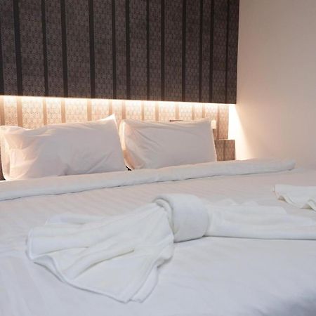 Baan Kun Mhor Hostel บ้านคุณหมอโฮสเทล Бангкок Екстер'єр фото