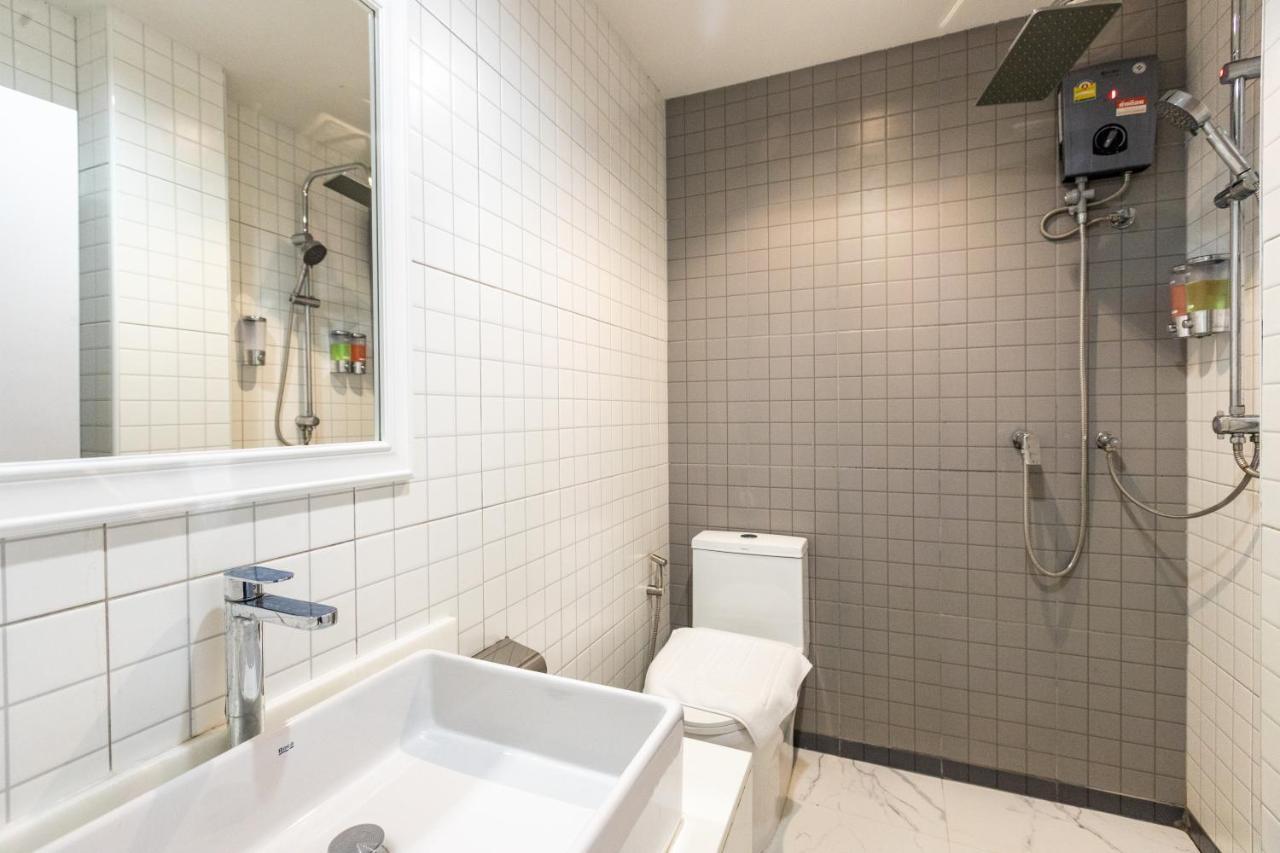 Baan Kun Mhor Hostel บ้านคุณหมอโฮสเทล Бангкок Екстер'єр фото