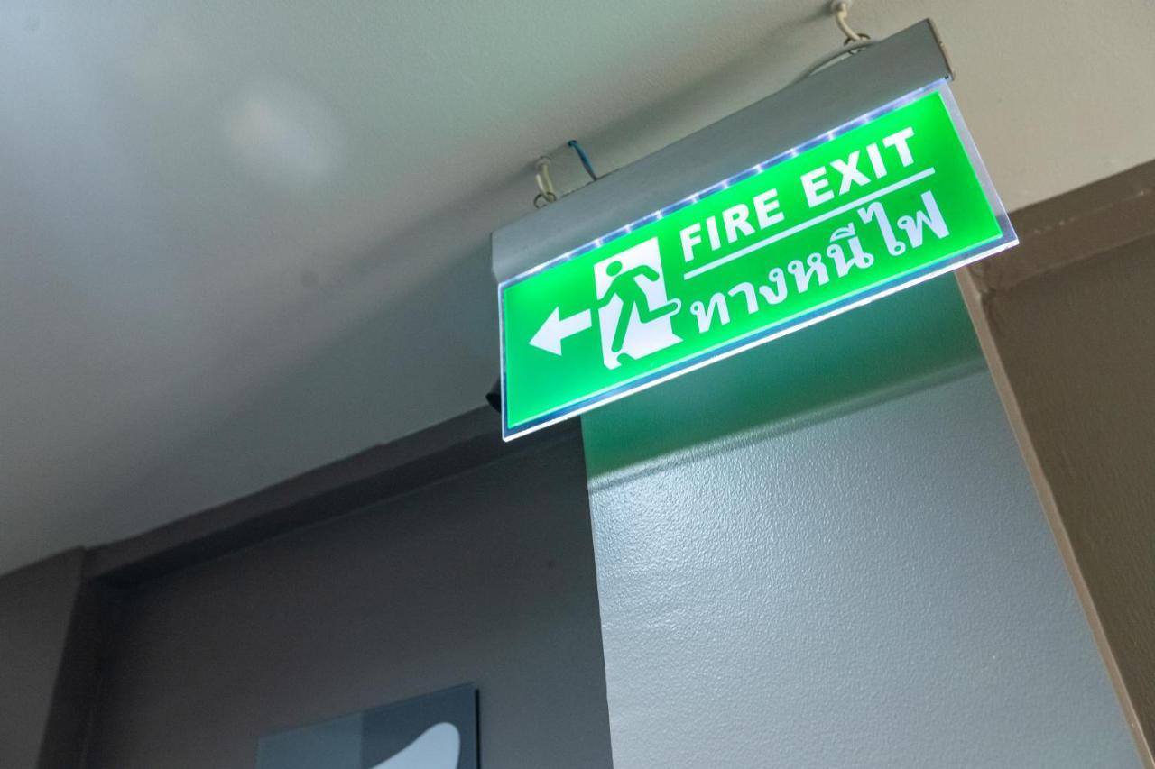 Baan Kun Mhor Hostel บ้านคุณหมอโฮสเทล Бангкок Екстер'єр фото