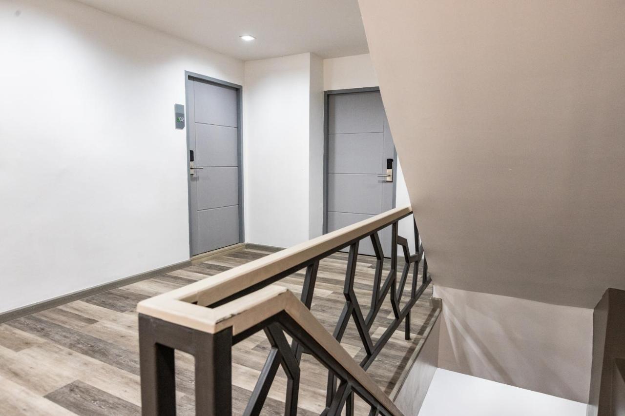 Baan Kun Mhor Hostel บ้านคุณหมอโฮสเทล Бангкок Екстер'єр фото