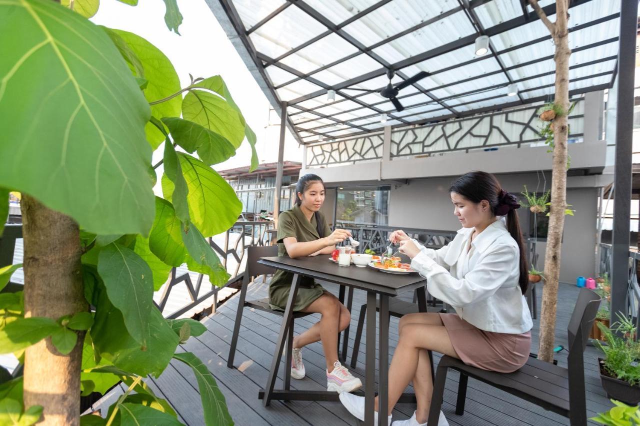 Baan Kun Mhor Hostel บ้านคุณหมอโฮสเทล Бангкок Екстер'єр фото