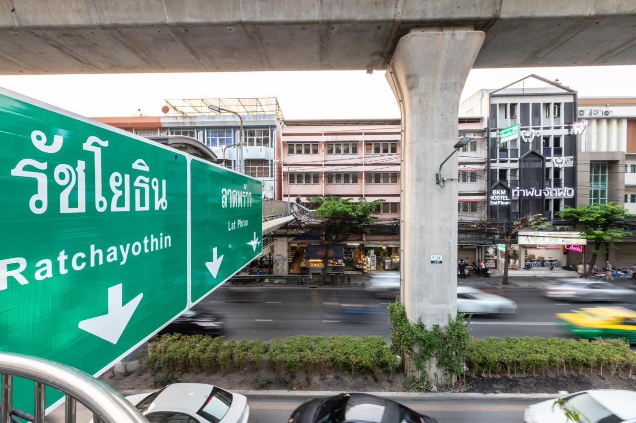 Baan Kun Mhor Hostel บ้านคุณหมอโฮสเทล Бангкок Екстер'єр фото