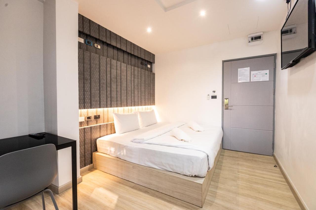 Baan Kun Mhor Hostel บ้านคุณหมอโฮสเทล Бангкок Екстер'єр фото