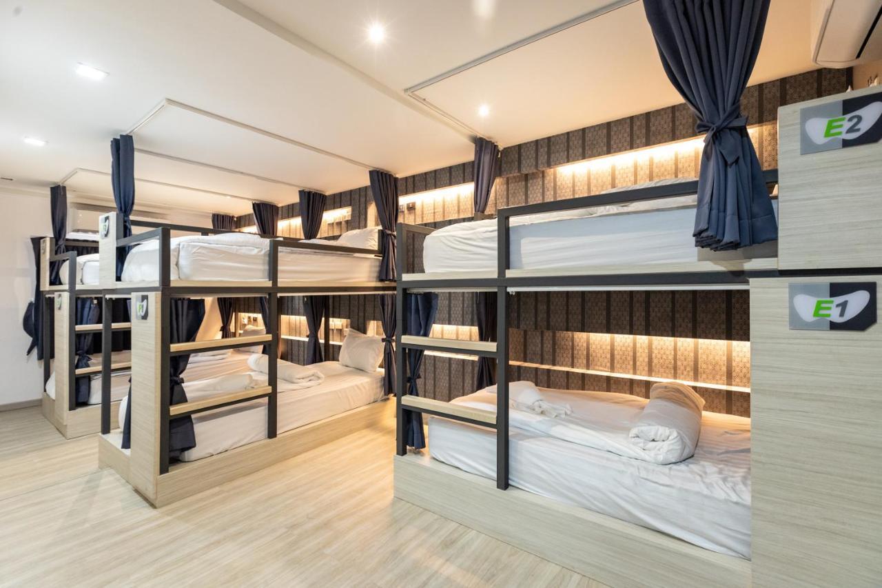 Baan Kun Mhor Hostel บ้านคุณหมอโฮสเทล Бангкок Екстер'єр фото