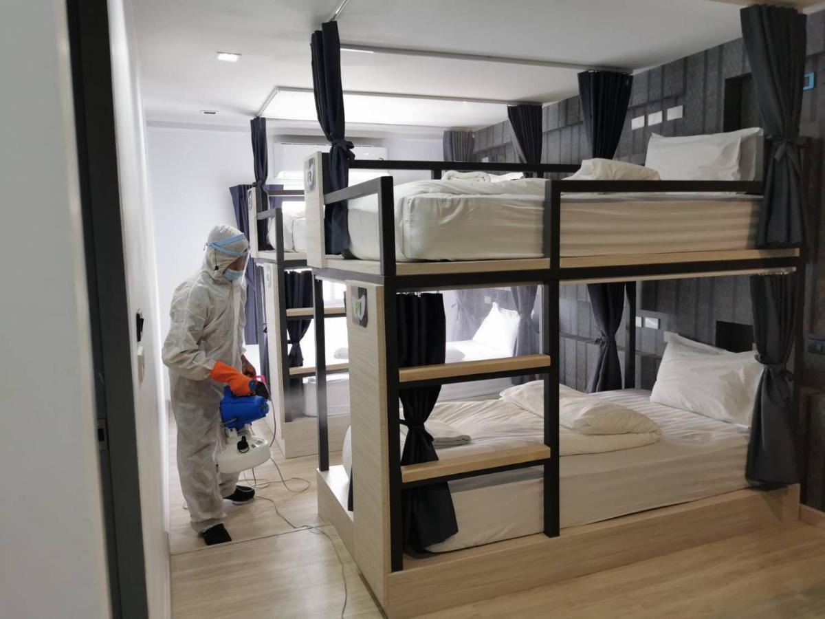 Baan Kun Mhor Hostel บ้านคุณหมอโฮสเทล Бангкок Екстер'єр фото