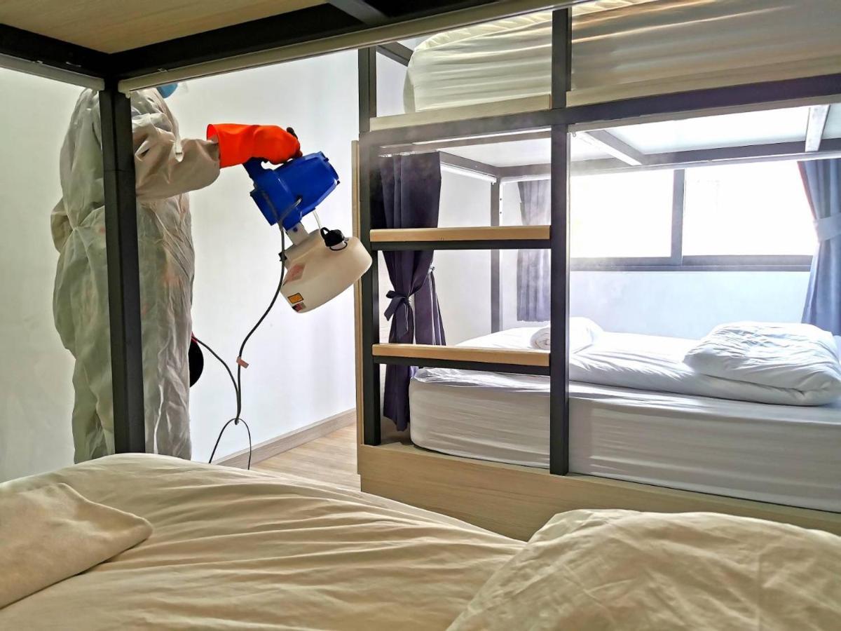 Baan Kun Mhor Hostel บ้านคุณหมอโฮสเทล Бангкок Екстер'єр фото
