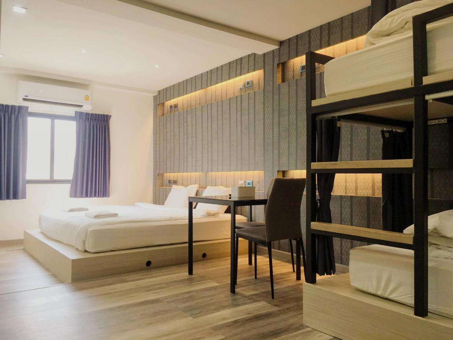 Baan Kun Mhor Hostel บ้านคุณหมอโฮสเทล Бангкок Екстер'єр фото