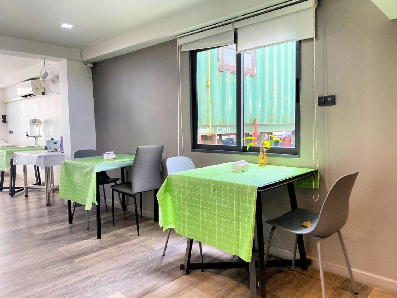Baan Kun Mhor Hostel บ้านคุณหมอโฮสเทล Бангкок Екстер'єр фото