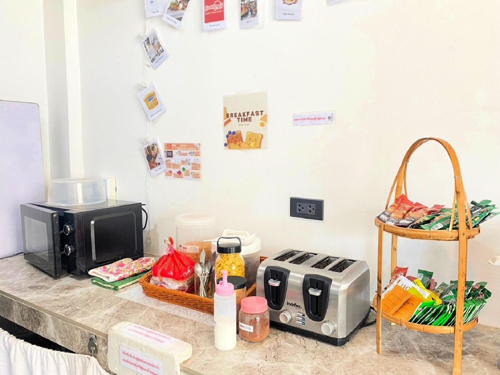 Baan Kun Mhor Hostel บ้านคุณหมอโฮสเทล Бангкок Екстер'єр фото