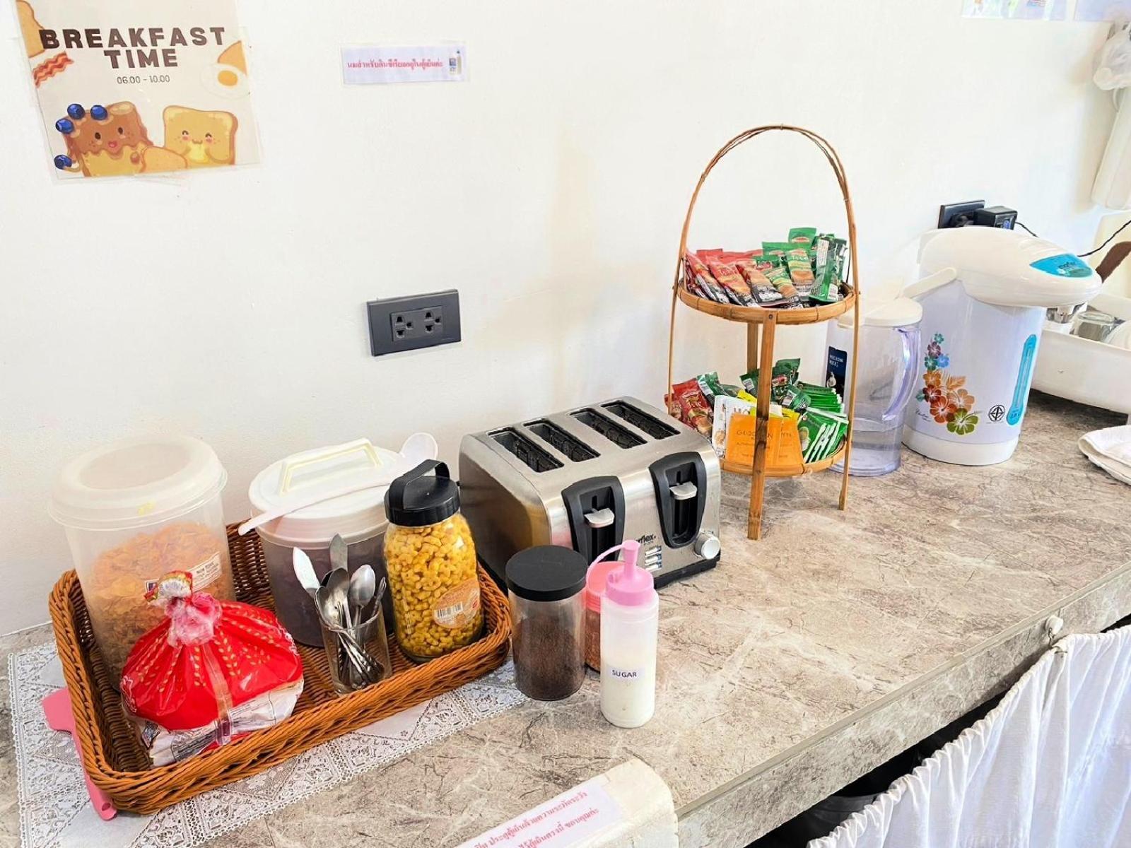 Baan Kun Mhor Hostel บ้านคุณหมอโฮสเทล Бангкок Екстер'єр фото