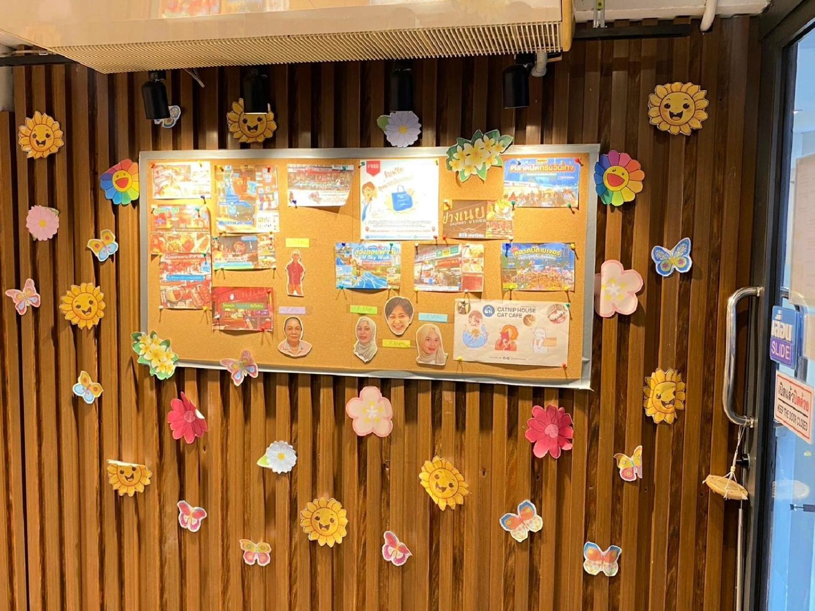 Baan Kun Mhor Hostel บ้านคุณหมอโฮสเทล Бангкок Екстер'єр фото
